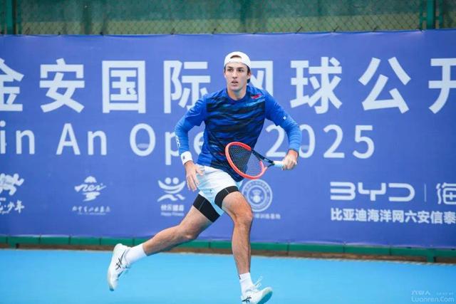 开云体育官网-美洲篮球盛事争夺战激情开打，一决高低