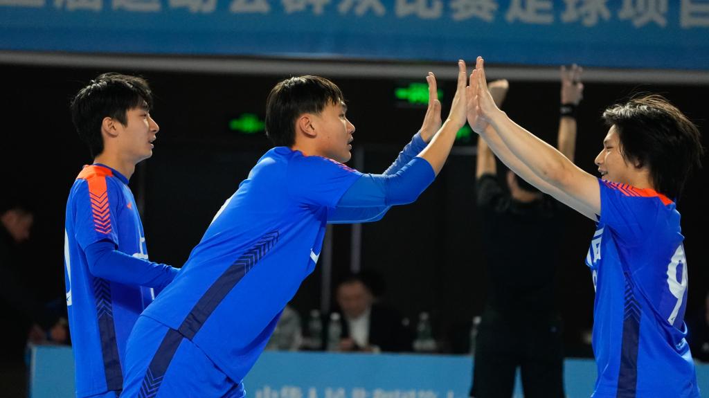 球队士气高涨，击败对手成功晋级